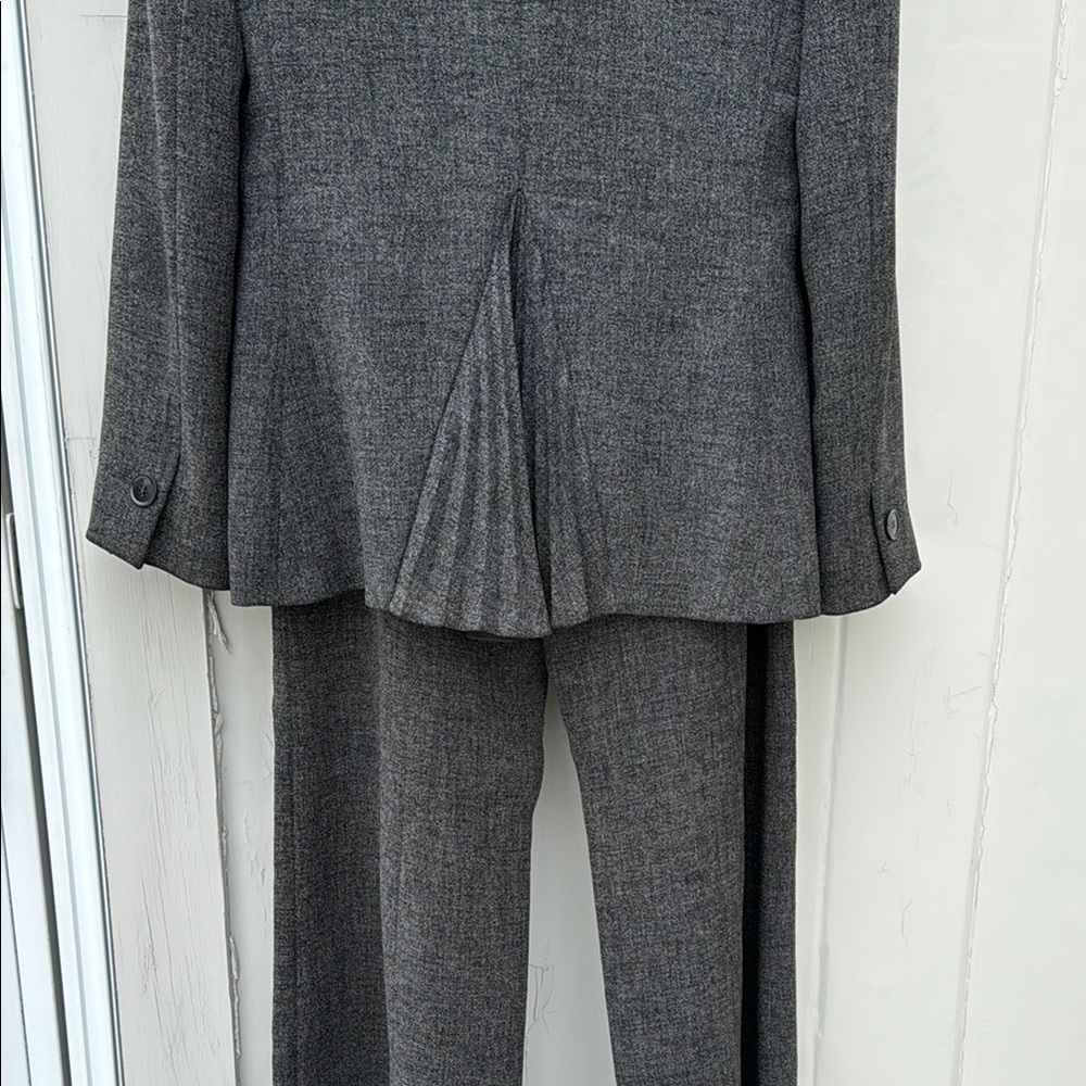 Giorgio Armani Black Label Elegant Gray Women's Pantsuit